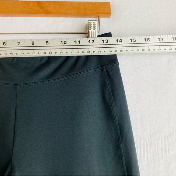 Champion Women's purple/black long sleeve top and cropped workout pant set, Sz M - Picture 11 of 16